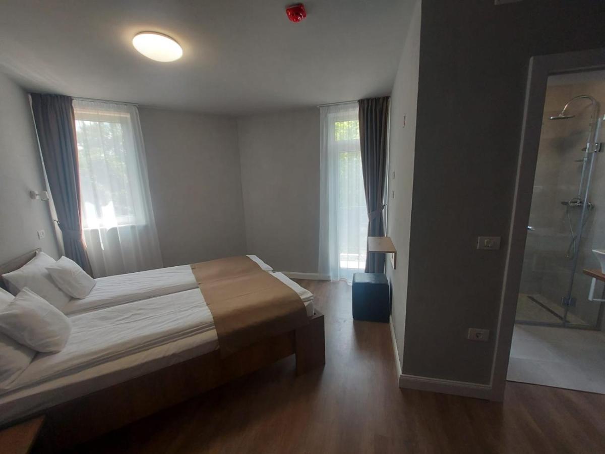 Octogon Hotel Băile Felix Екстериор снимка