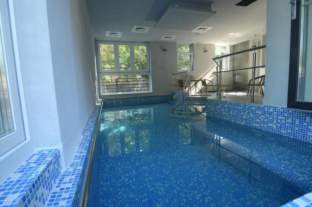 Octogon Hotel Băile Felix Екстериор снимка